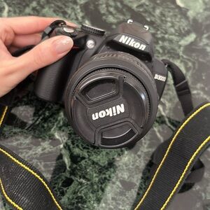 Nikon D3000 DSLR Camera with SD card + Camera Bag